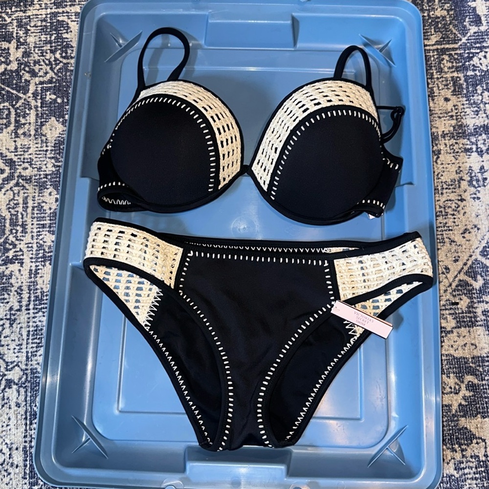 Victoria Secret Fabulous Black Crochet Halter 36DD top Stitch Bikini Medium